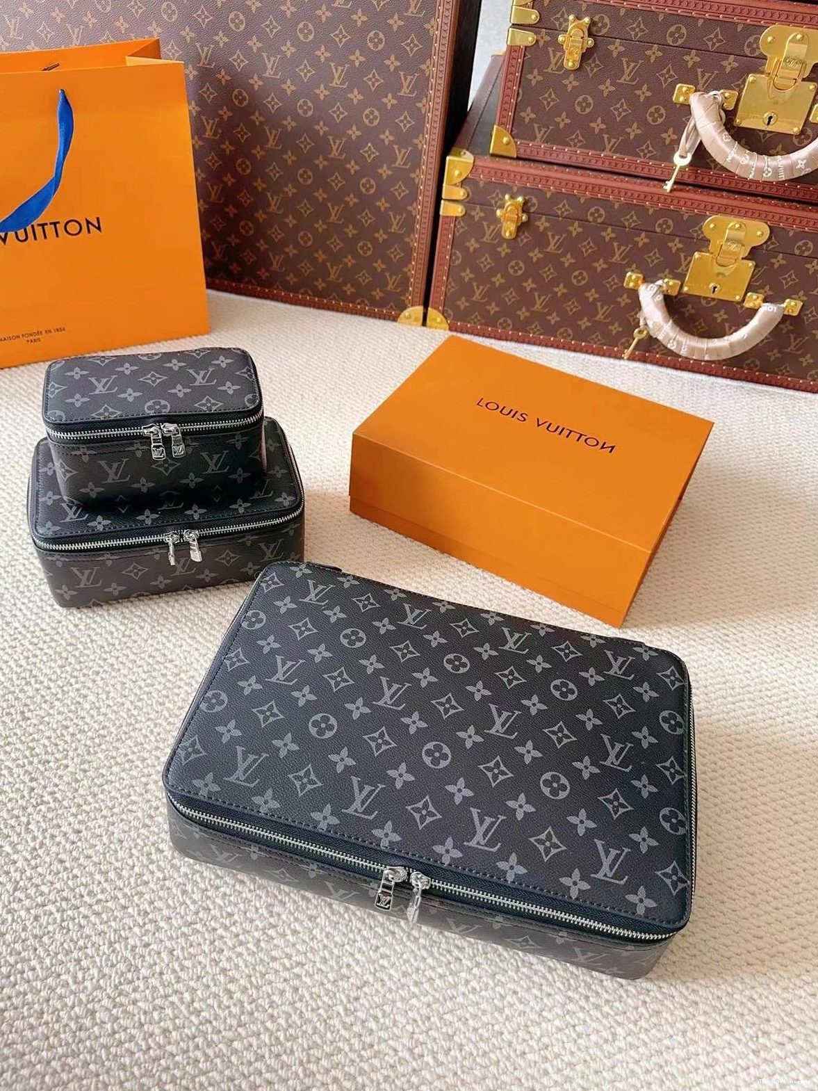 LV IN 3 MAKE POUCH 1 SET CUSTOM UP 0708